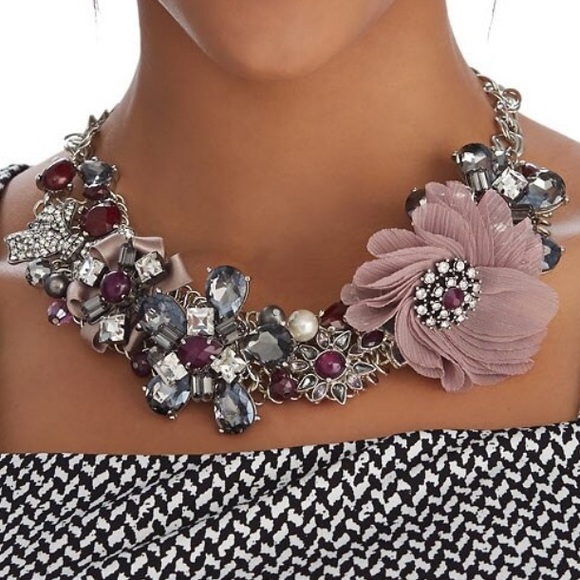 White House Black market necklace. - Picture 3 of 8